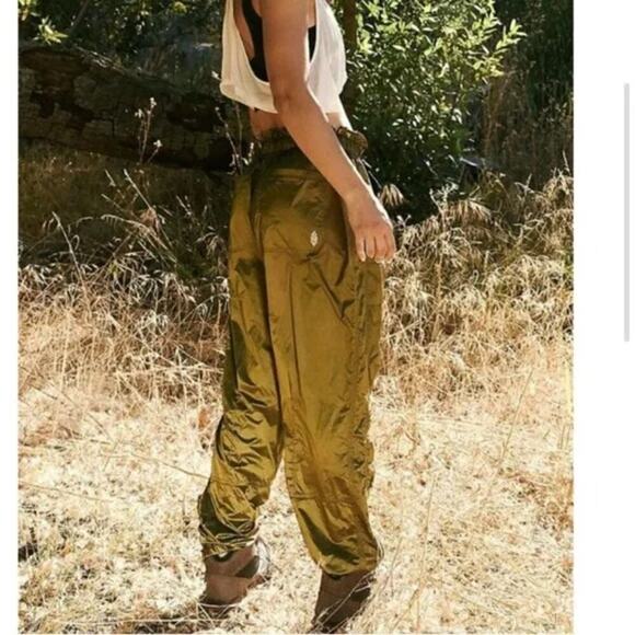 Free People Women's Back to The Future Pants Size Medium NWOT Olive Green Jogger - Picture 3 of 13